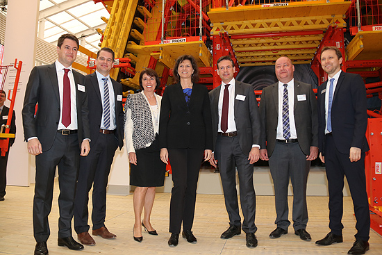 in der Mitte: Ministerin Ilse Aigner, Peri Geschäftsführer Alexander Schwörer (©Foto: Martin Schmitz)